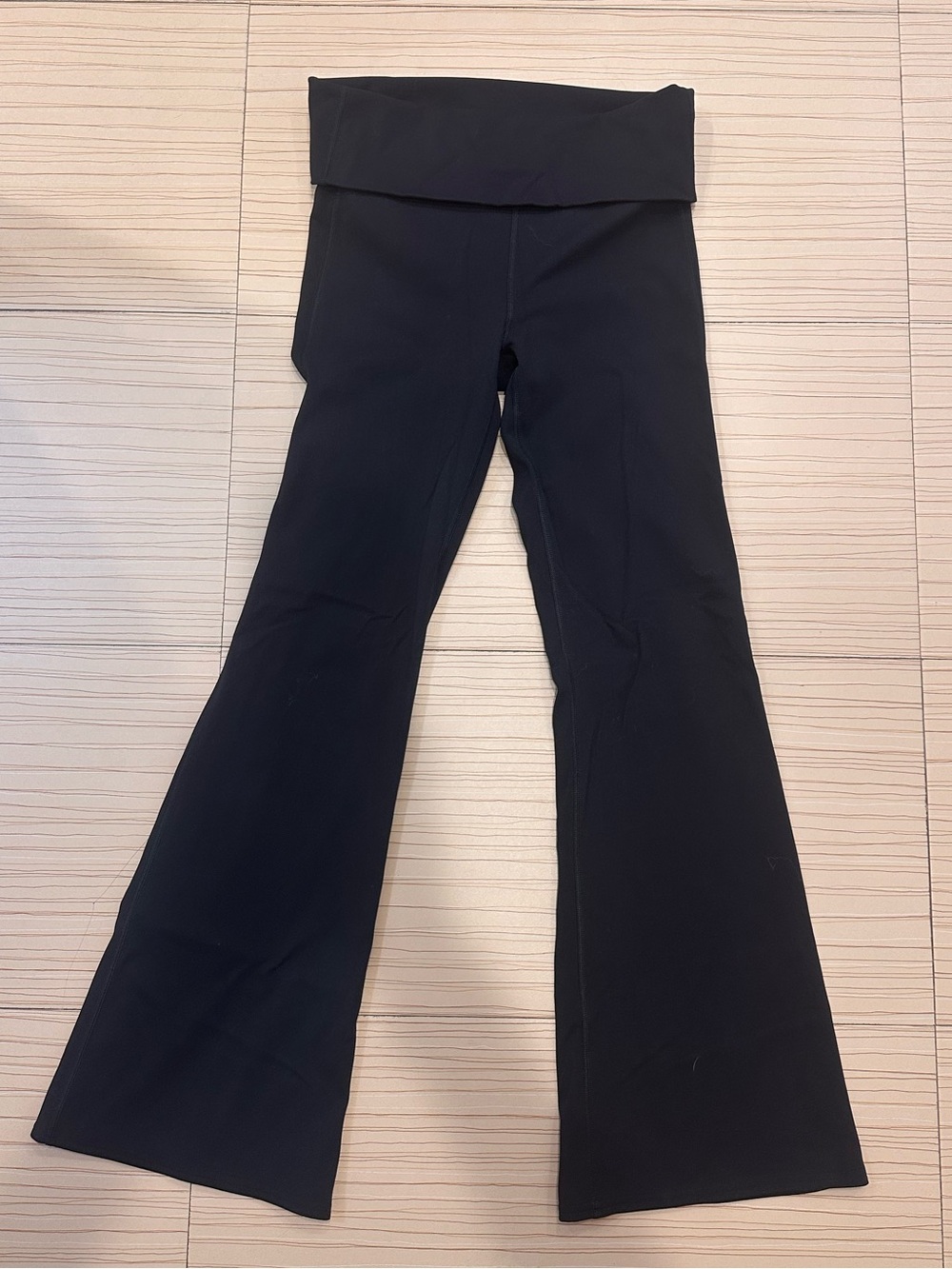 ALO Softsculpt 7/8 Women’s Black Fold-Over Flare Legging